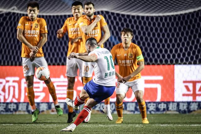 徐杰22+13广东胜同曦 阿不都16+7新疆胜天津